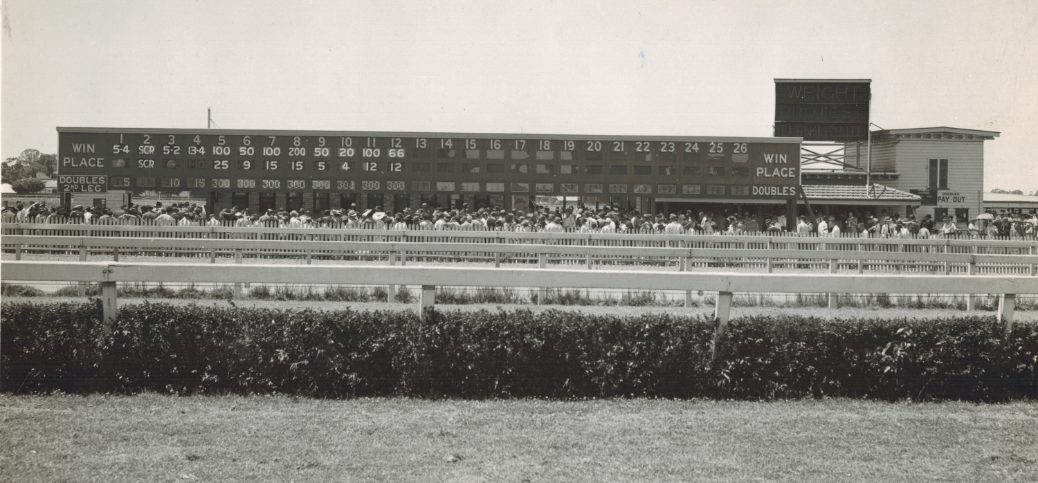 image of The Flat tote house and indicator