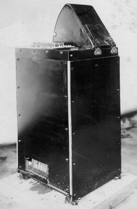 An image of a J1 with the covers closed 