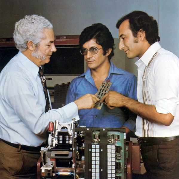 Image of Ron Hood and the Iraqi Engineers