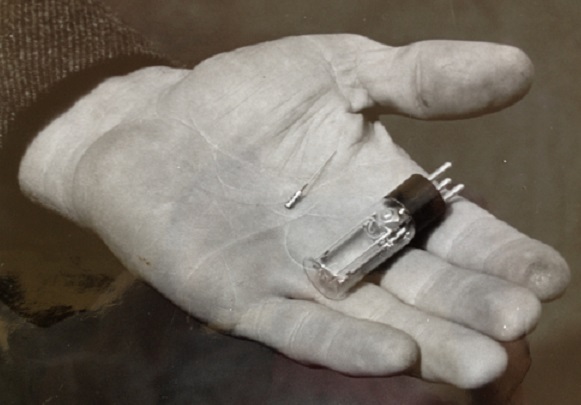 Image of valve and semiconductor